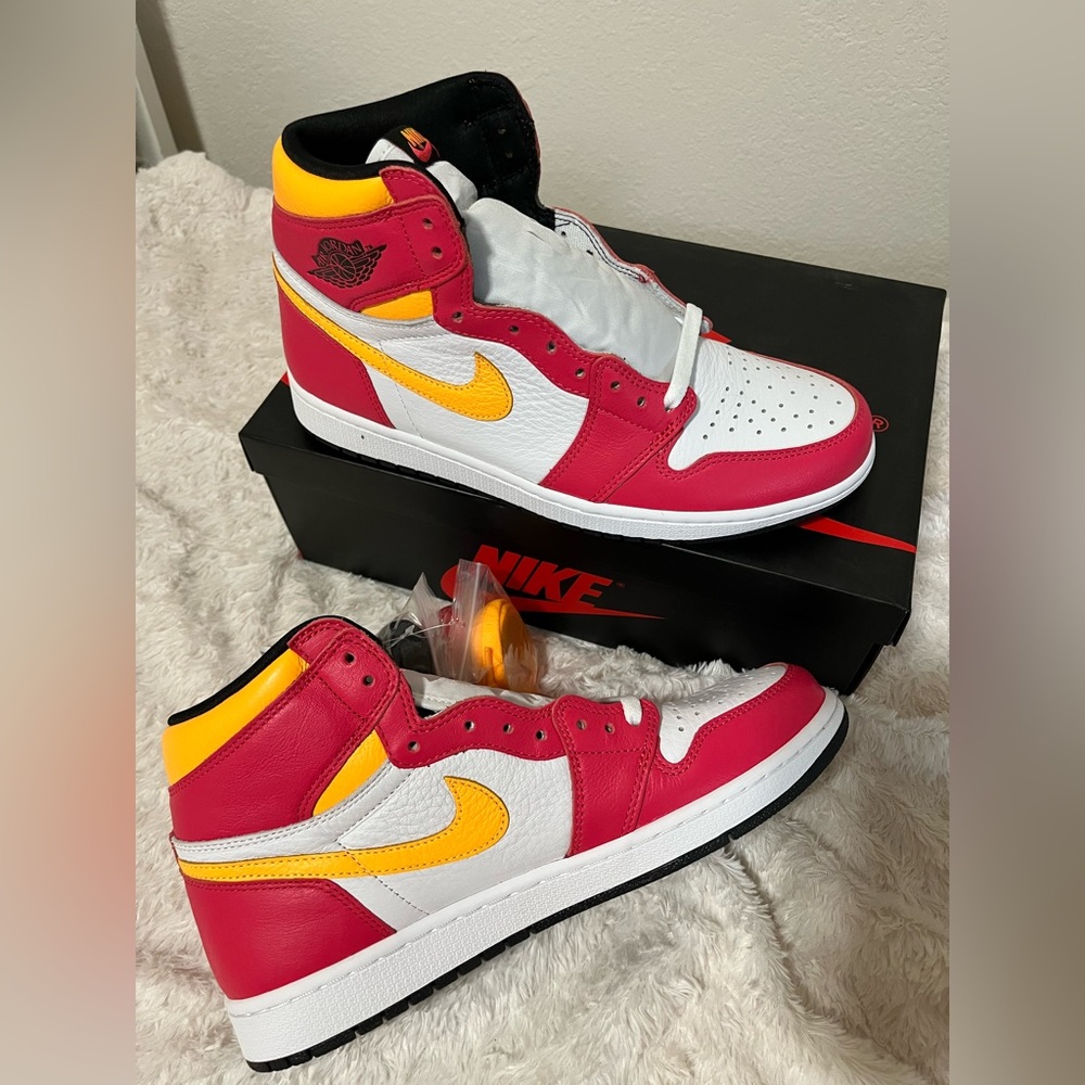 Air Jordan 1 Retro High OG (light fusion red)